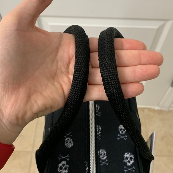 Fit and Fresh Skull Lunch Bag with FREE Containers and Cooler! - Picture 7 of 16